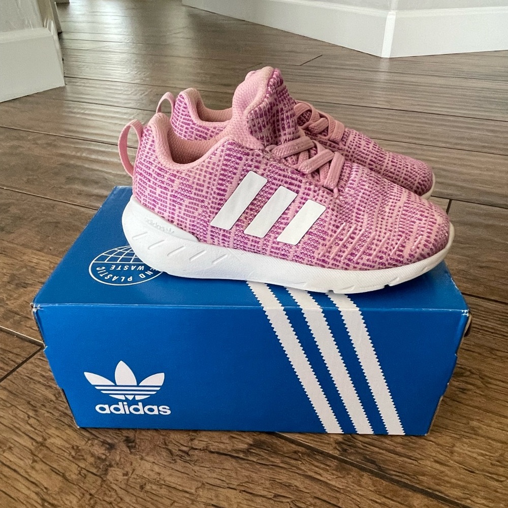 Adidas girls pink swift run